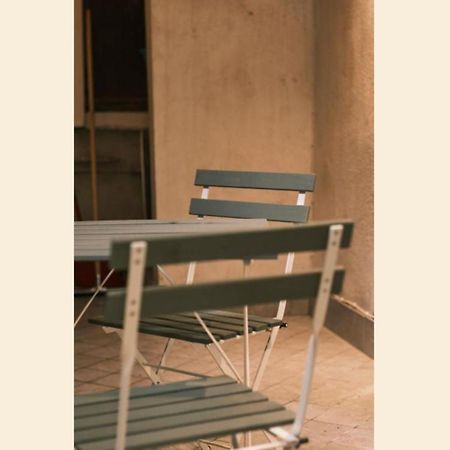 Nespolino, Piccola Casetta In Centro Storico Al Piano Terra Con Piccolo Spazio Esterno Privato Neapel Exterior foto